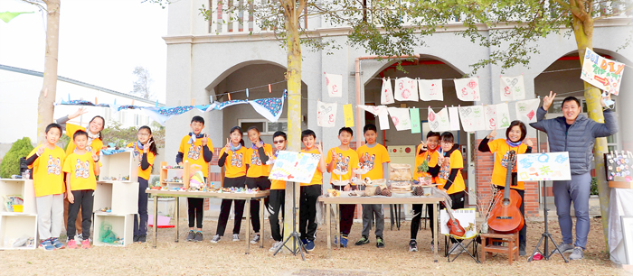 多年國小結合廣達游於藝《生活畫市集─嬉遊千年風俗藝術》，舉辦《獨「ㄕㄨˋ」市集》課程。（多年國小提供）