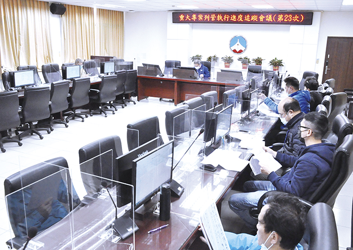 金門縣政府新任秘書長陳祥麟昨主持縣府重大專案列管執行進度追蹤會議。（楊水詠攝）