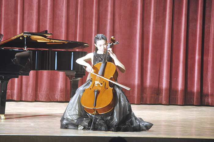 《拾伍》黃莘甯大提琴獨奏會，昨日在金門縣藝文中心舉辦。（李增汪攝）