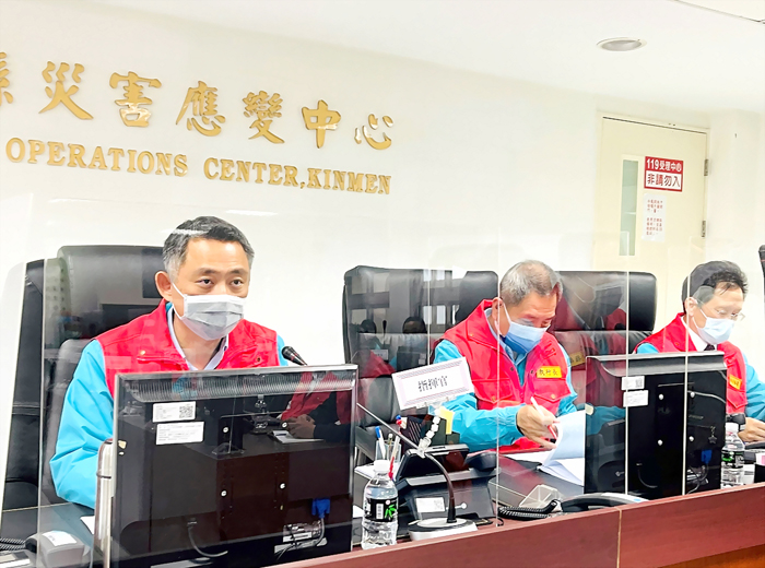 針對嚴重特殊傳染性肺炎召開今年第一次會議，縣長會後說明防疫對策。（詹宗翰、陳冠霖攝）