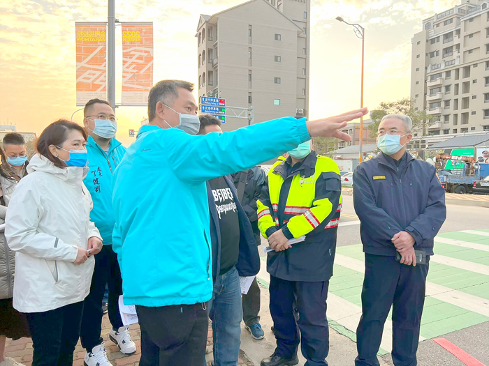 縣長指示以用路人安全為優先考量，擬先於該路口裝設彈性桿。（詹宗翰攝）