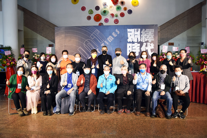 2022金門國際版畫展展出13國、180件的版畫作品，多名藝術家出席於27日舉行的開幕活動。（詹宗翰攝）