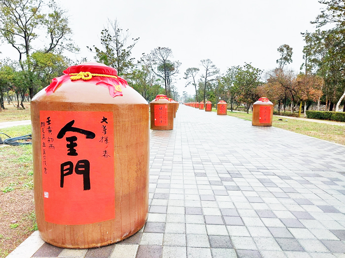 昨大年初一竟日霪雨不斷,前往林務所走春的遊客大幅銳減,林務所急推來客就送兩盆「風信子」的誘因,希望能帶動大年新春走春的盛況。(林務所提供)