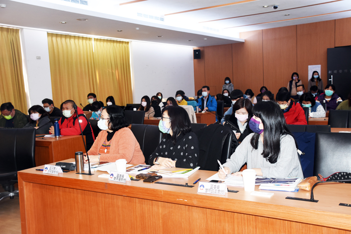 中央為協助強化社會安全網第二期計畫政策推動,昨由區召集人游美貴教授領軍抵金召開專業輔導會議,期待在第一期的基礎上,把安全網做得更綿密。(翁維智攝)