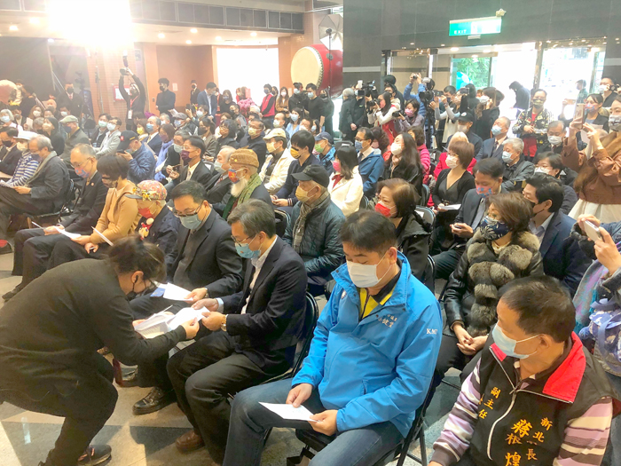 由新北市政府文化局與新北市立美術館籌備處舉辦的《啟航‧焰光—李錫奇紀念特展》，在1月29日至3月13日開展，並於2月12日辦理開幕式。（照片由金門縣文化局提供）