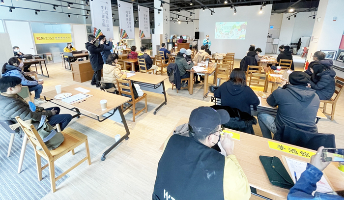 金門縣政府昨辦理數位轉型課程暨獲選店家簽約共識會。（建設處提供）