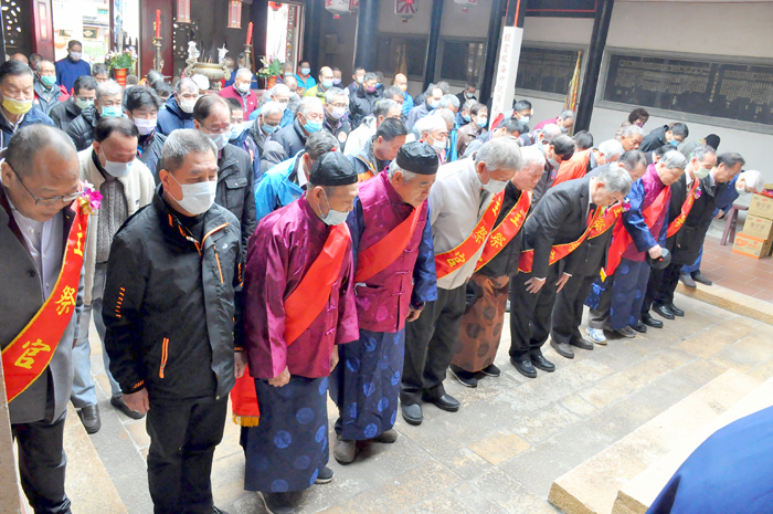 金門縣潁川堂陳氏宗親春季祭祖大典於昨舉行，由山外股輪值主祭，表達追本溯源、宏揚祖德的精神。（楊水詠攝）