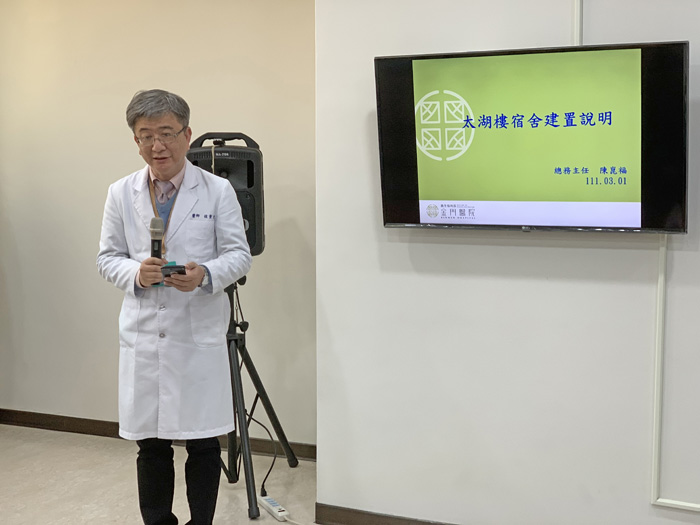 金門醫院院長侯重光表示,院方極為關注醫護同仁住宿權益。(林靈攝)