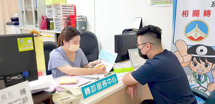 衛生局與醫學中心周遭旅宿業者簽訂優惠住宿合約，提供赴台轉診病患及陪同家屬經濟實惠且舒適之住宿環境。
（衛生局提供）
