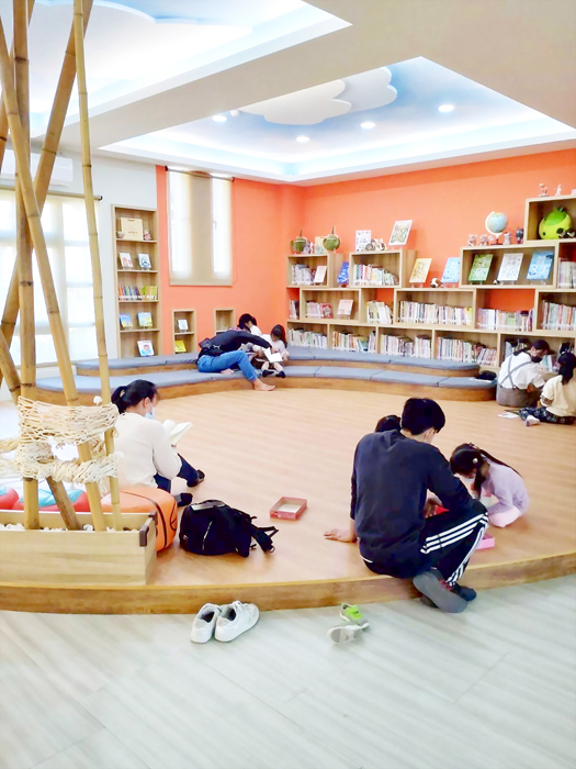 文化園區親子圖書遊藝館每週五、六、日開放,自3月25日起推出「閱讀.閱好運」活動。(文化園區管理所提供)
