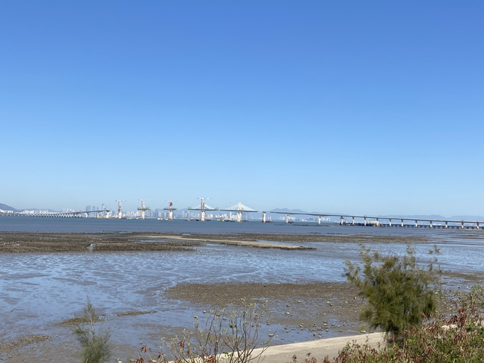逐漸合攏的金門大橋,目前實際工程進度達96.93%。(翁維智攝)