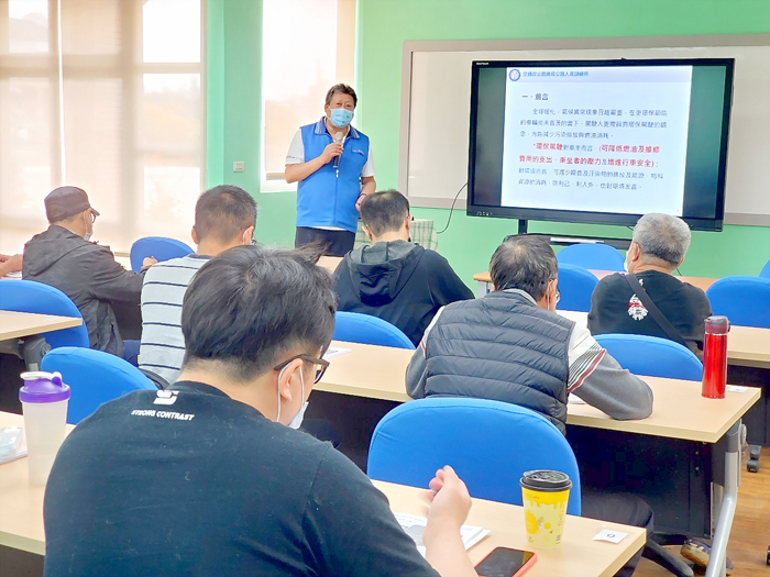 臺北市區監理所金門監理站協調公路人員訓練所,於本月在金門縣文化園區管理所開辦大客車職業駕駛人及汽車駕駛教練師資定期訓練班。
(金門監理站提供)