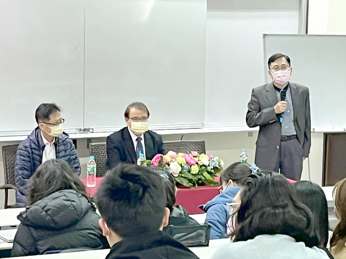 金門大學舉辦圓桌論壇，探討「憲法法庭111年憲暫裁字第1號暫時裁定」案。
（金大提供）