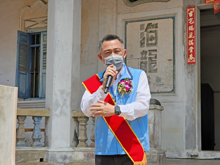 董允耀洋樓修復開工,楊鎮浯致詞祝福。(許峻魁攝)