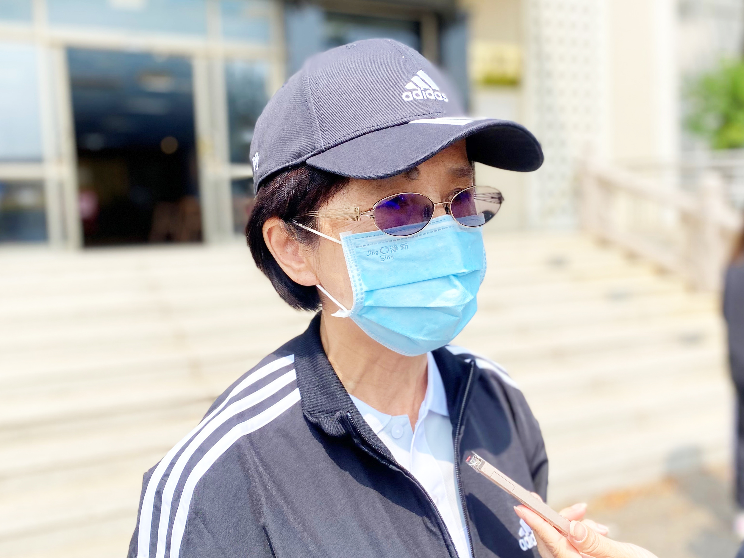 教育處長黃雅芬提醒每位選手都要珍惜自己的身體,賽前要保持安全社交距離,避免不必要的群聚及聚餐,且外出應全程佩戴口罩,謹守防疫相關規定。(翁維智攝)