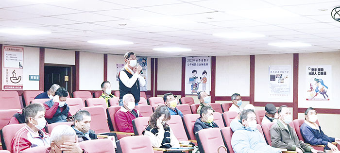 與會榮民提出就醫與輔具相關建議。（榮服處提供）