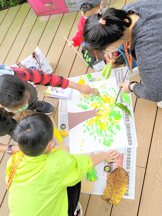 社團法人金門縣生命線協會日前特別在金門縣林務所植物園，舉辦適合全家大小一起參加的親子活動。（金門縣生命線協會提供）