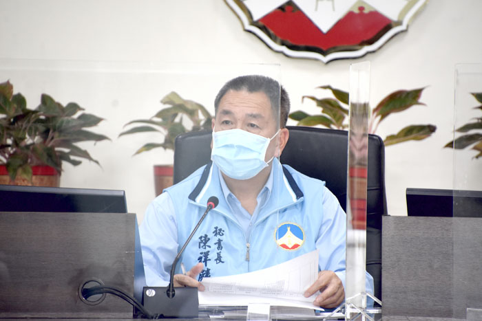 秘書長陳祥麟主持第26次重大專案列管執行進度追蹤會議,檢視8大專案執行進度。(翁維智攝)