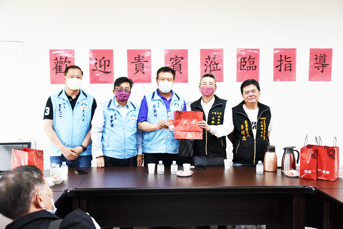 中華民國葬儀商業同業公會全國聯合會率團參訪本縣殯葬管理所。（陳冠霖攝）