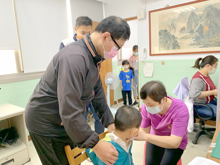 全縣兒童疫苗施打,首梯次有463位學童完成接種,接種率81.08%。(縣府提供)