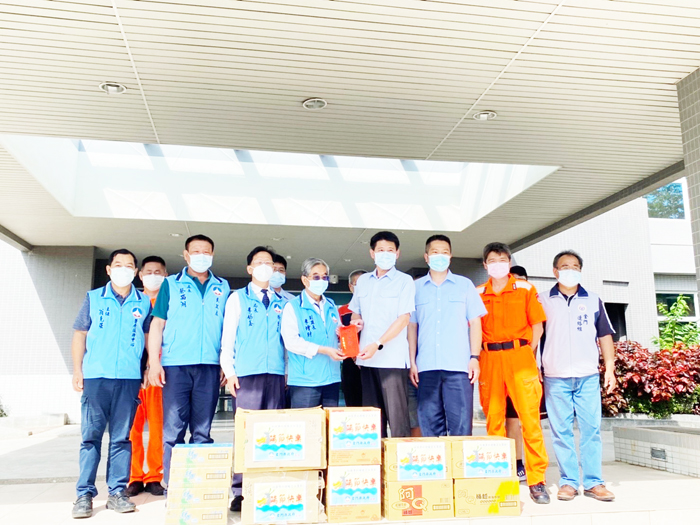 副縣長李增財於昨(26)日下午陸續前往慰問金門守備大隊機步營、陸軍金門地區支援營醫療連、運輸連、海巡署艦隊分署第九海巡隊、空勤總隊第二大隊及衛生福利部金門醫院等單位,慰問其辛勞並祝佳節愉快。(林靈攝)