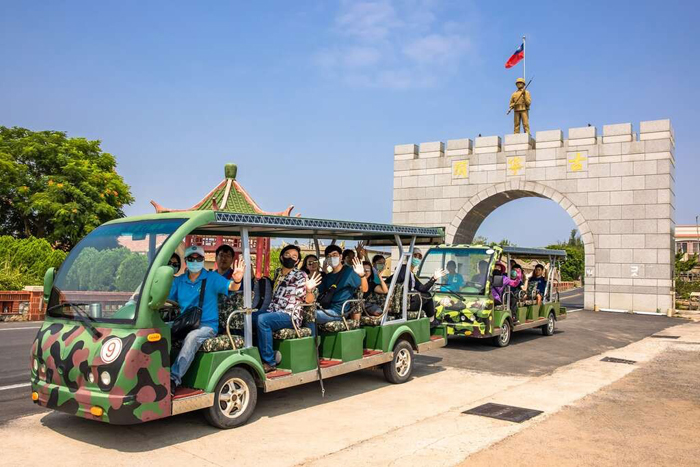 古寧頭電瓶車遊程。（觀光處提供）