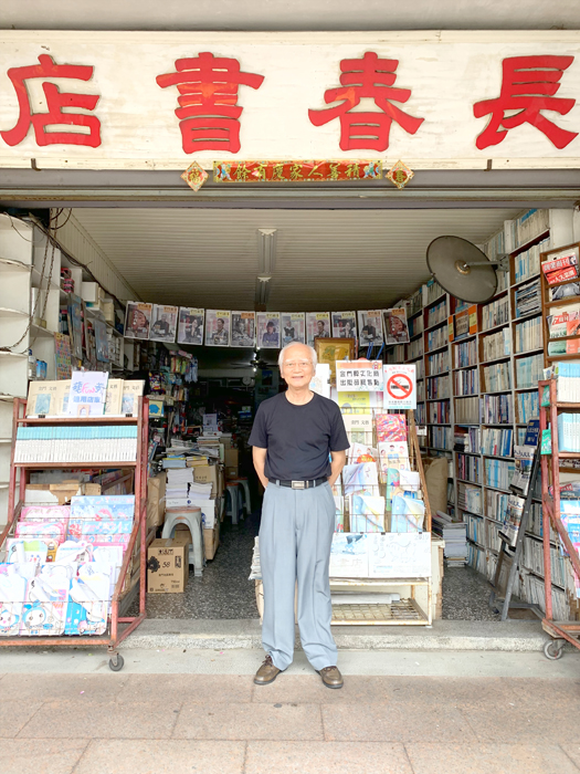 陳長慶集結其2014至2021年之散文，以《浯鄉縮影：陳長慶散文集2014~2021》為題，獲文化局獎助，預計本月出版。（林靈攝）