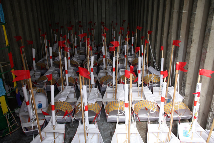 海醮的主角-雙帆紙船，製作共需35省及1特別行政區，共36艘。（文化局提供）