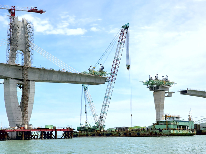 金門大橋工程已達97.48%，最後工程正如火如荼施工中。（許峻魁攝）