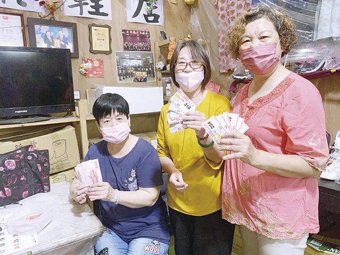 金湖鎮公有零售市場「半價銅板購」活動於7月開跑,歡迎地區民眾把握機會,前往選購。(金湖鎮公有零售市場提供)