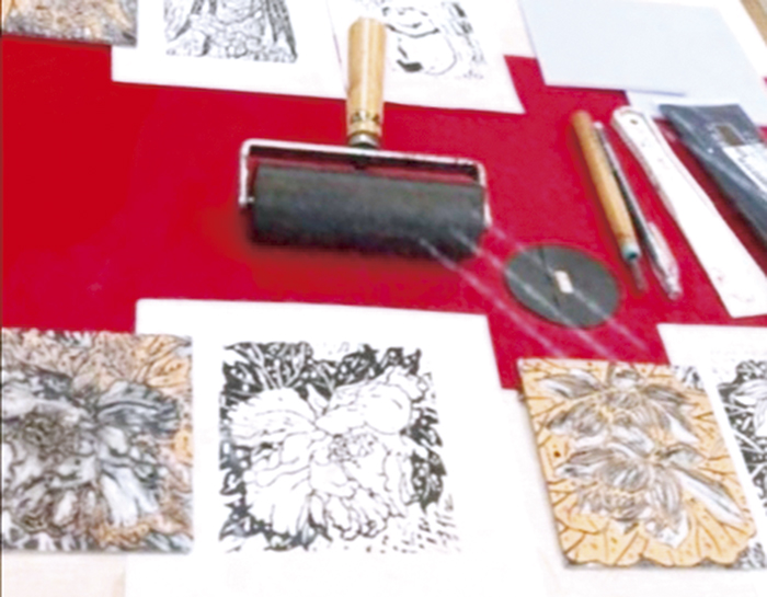 金大學生在呂坤和教授指導下，即日起於尚義機場藝廊舉辦版畫展，歡迎鄉親和遊客蒞臨觀賞。（金門大學提供）