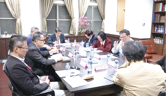 金門大學和平研究中心與韓國韓信大學歐亞研究所簽署MOU。
(金門大學提供)
