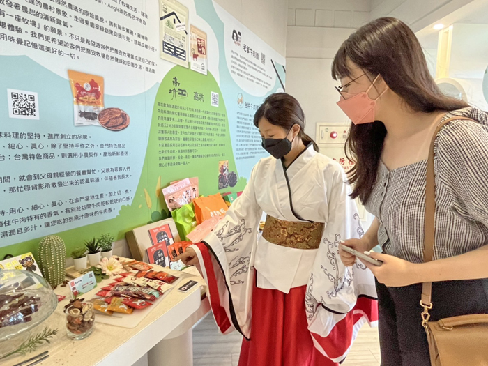 金門牛肉乾特展,舉辦牛肉乾人氣票選活動,投票即享牛肉乾隨口包。(觀光處提供)
