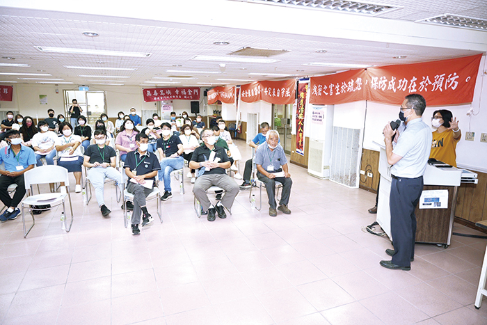 金湖鎮公所於昨（17）日辦理「111年民防團隊常年訓練」，期許透過警察、消防等領域專家擔任講師，強化民防人員各類災防知能，有效落實民防組織之凝聚力和民防人員防災應變之能力。（金湖鎮公所提供）