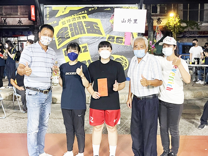 女子組冠軍山外里。(林靈攝)