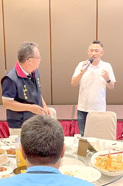 金門縣村里長聯誼會昨(25)日下午舉辦第12屆第5次會員大會,縣長楊鎮浯與各鄉鎮長亦前往共襄盛舉。(林靈攝)