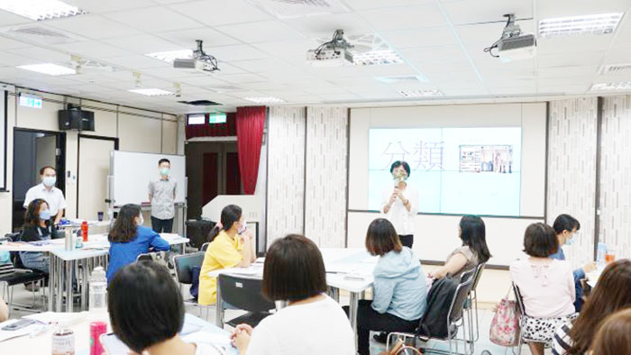 金門縣政府教育處為協助各校教師開學前的增能與備課需求,並鼓勵教師跨校交流與分享,24、25日連兩天完整規劃22場次教師增能研習工作坊。(縣府教育處提供)