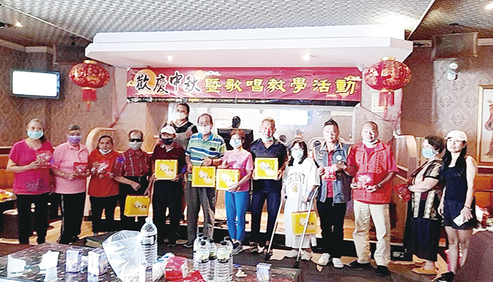 金門縣身心障礙福利協進會日前舉辦歡唱中秋暨歌唱教學活動，會員參與踴躍。（金門縣身心障礙福利協進會提供）