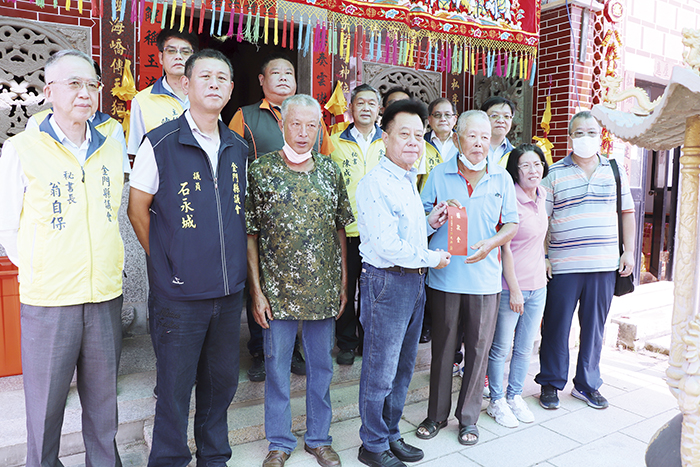 議長洪允典昨率議會團隊至湖南吳保殿、東洲孚佑廟參拜祈福。(議會提供)