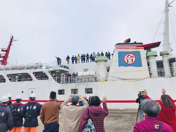 金門縣政府秋節租賃客船明(8)日晚間23時由台中港啟航出發。圖為往年專船搭乘情形。(觀光處提供)
