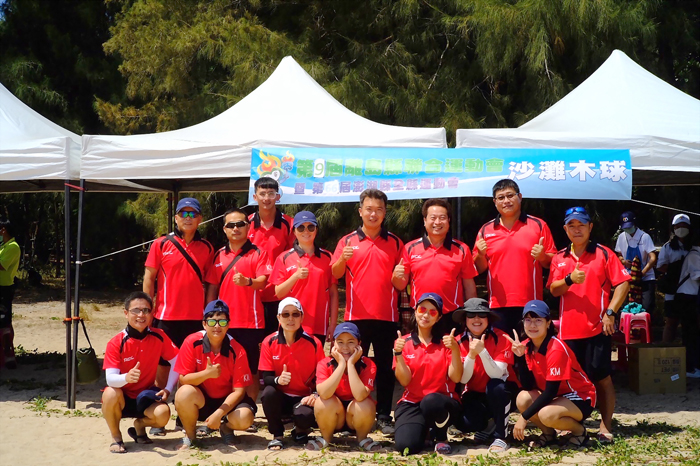 離島縣聯合運動會在澎湖縣展開,金門木球隊於現場合照。(董燊教練提供)