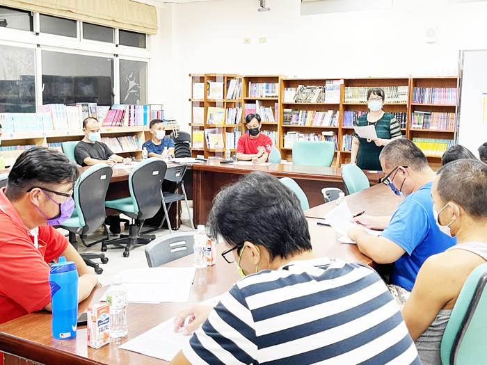 正義國小召開111學年度學生家長會班級代表會議,選出新任家長會長陳威寰,以及家長會委員共15人。(正義國小提供)
