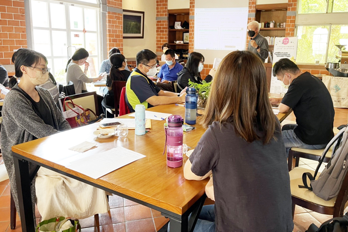 縣府社會處在中山林遊客中心辦理「鄉鎮公所社區策略培力工作坊暨聯繫會報」以及「111年縣府與公所社區業務聯繫會報」。
(縣府社會處提供)