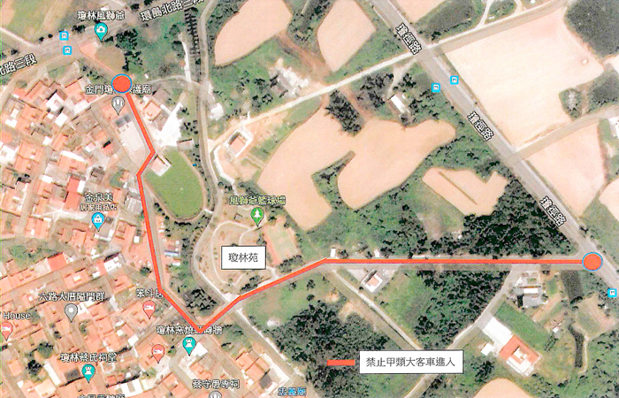自111年10月1日起,甲類大客車禁止進入瓊林保護廟前經窯燒紅磚牆至瓊徑路段(紅色路段)。(金管處提供)