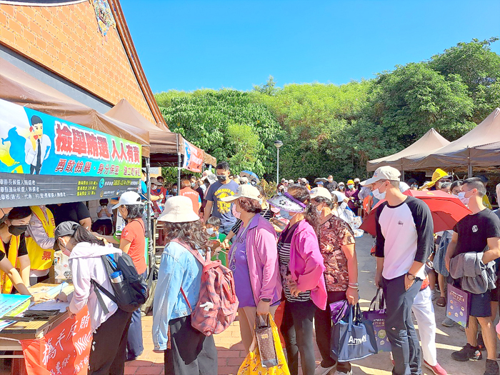 金門地檢署向民眾進行「反賄選」宣導。
(金門地檢署提供)