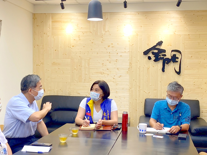 立委陳玉珍27日找來交通部高速公路局瞭解金門大橋相關情況及後續補強進度。
（陳玉珍辦公室提供）