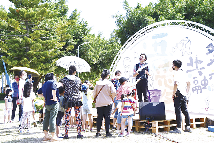 浯愛市集魔術及才藝表演,大小朋友同樂。(楊水詠攝)