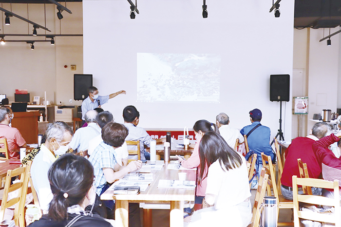 「111年金門縣自然地景保育暨地質公園宣導活動」,與會學員來自金門各社區及對地質資源充滿興趣與關心的學員,在專家學者解說分享下,均感獲益不少。(金門縣環境教育學會提供)