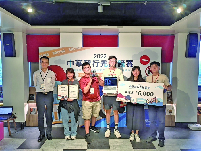 金門大學土木與工程管理學系劉柏均同學日前參與中華智行光點競賽,榮獲第三名佳績。(金門大學提供)