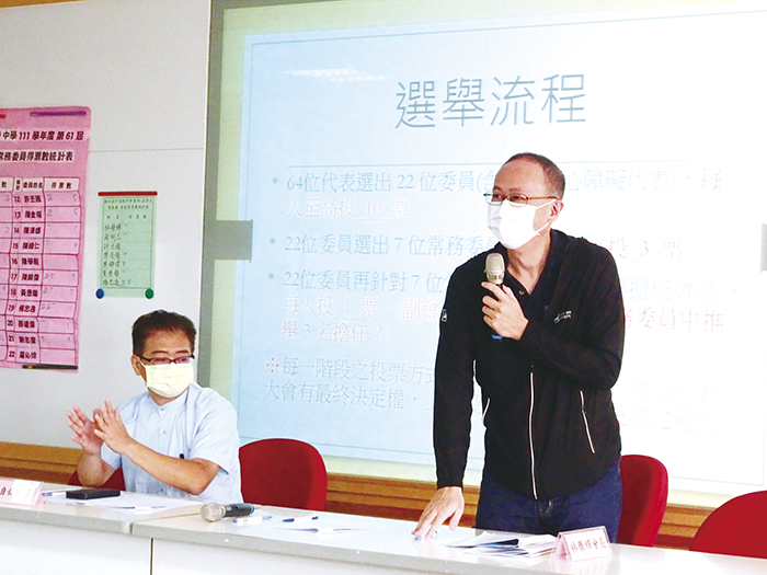 楊忠逸(右)接任金門高中家長會會長。(金門高中提供)